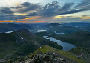 view at the top of mount snowdon at sunrise