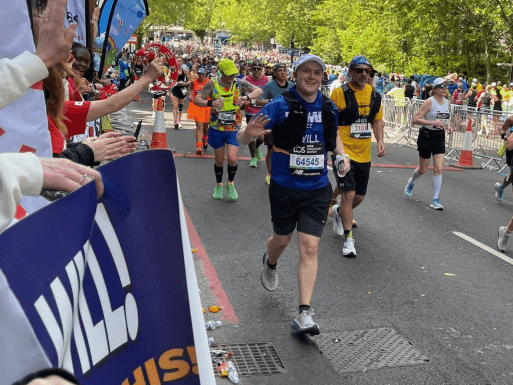 a man wearing a kemp hospice t shirt whilst running in the london marathon